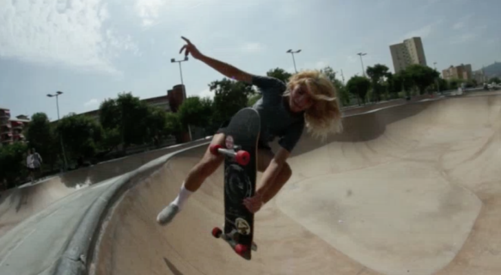 Skate femenino en un nuevo clip de Así Planchaba