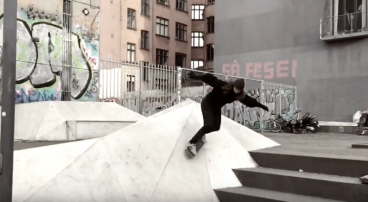 Clip con Andrea Benítez y sus amigas patinando por Copenhague