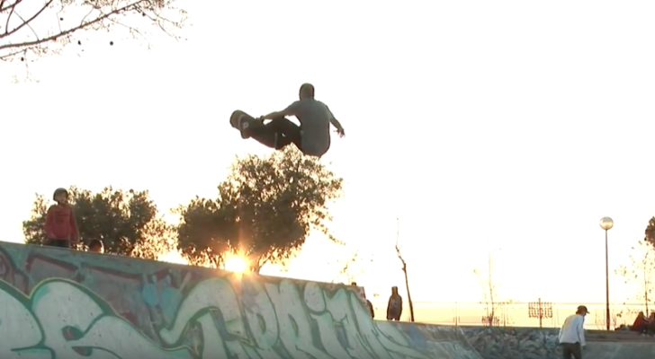 Clip con Sergio Dotor y Juan Fuentes ripando el skatepark de Alicante