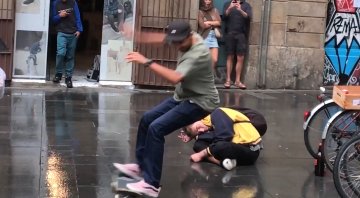 Fernán Origel protagoniza el nuevo vídeo de Macba Life