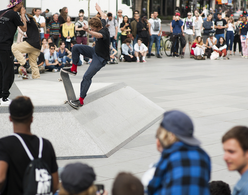 Clip y fotos del nuevo módulo instalado en París por Volcom