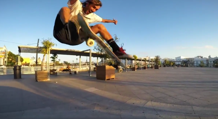 Un clip de skate, surf y yoga con Ignacio Morata y su hermano